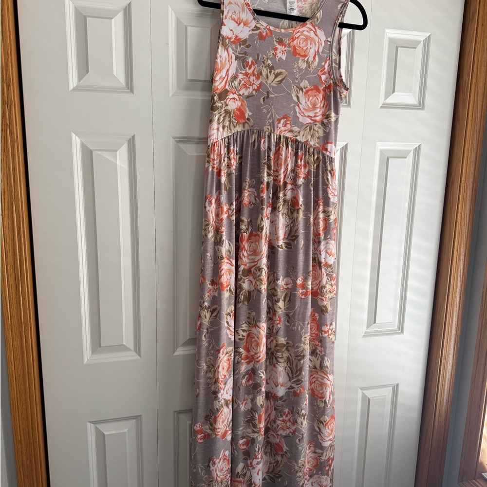 Floral Sleeveless Maxi Dress - Peach and Gray